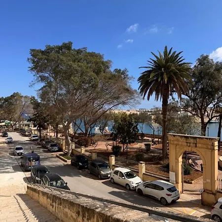 Valletta Waterfront Hideaway Apartment