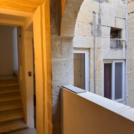 Valletta Waterfront Hideaway *
